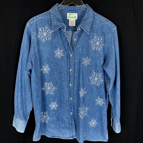 The Quacker Factory Tops - THE QUACKER FACTORY white snowflake denim shirt L